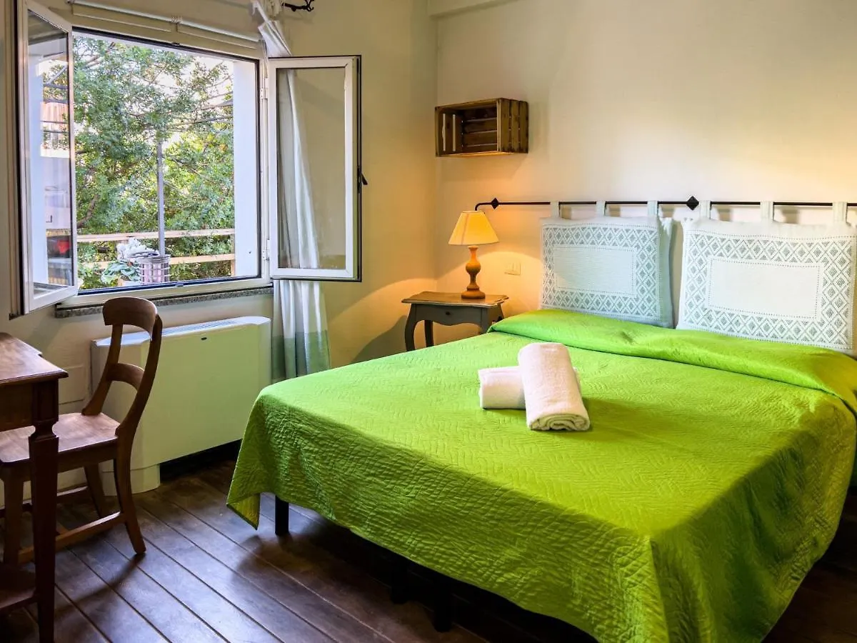 La Terrazza Guesthouse Olbia 0*,  Italien