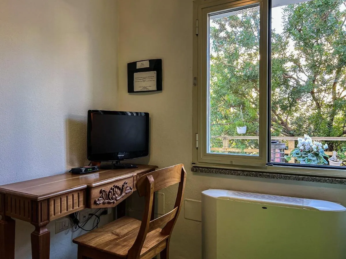 La Terrazza Guesthouse Ольбия 0*,